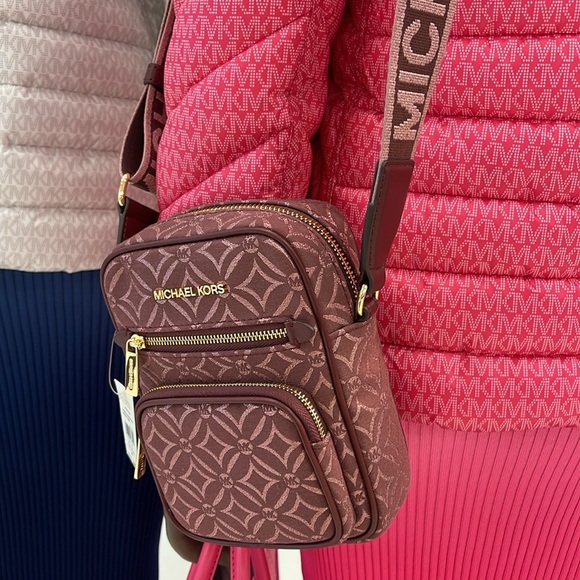 Michael Kors Jet Set Medium Signature Logo Crossbody Bag
Oxblood Multi Jacquard - Picture 15 of 16